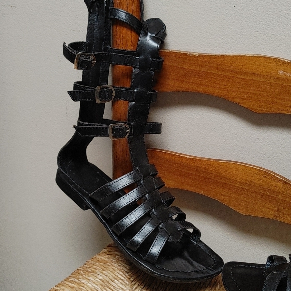 Rare Vintage 4 Buckle Gladiator Sandals 8